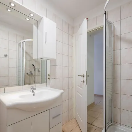 Apartman Roza *