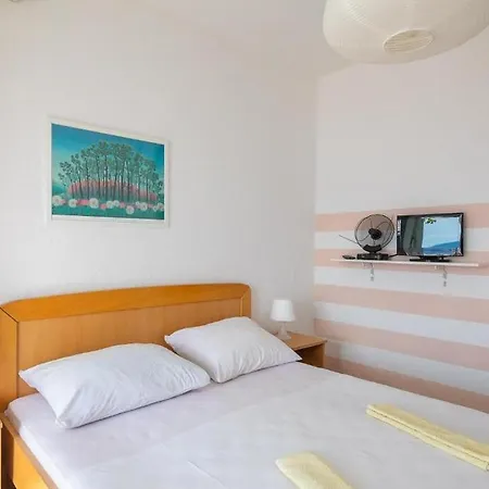 Apartment Roza Omis