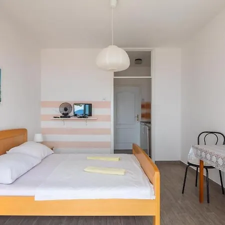Apartment Roza *