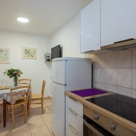 Appartamento Roza Omiš