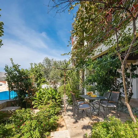Apartment Roza Omis